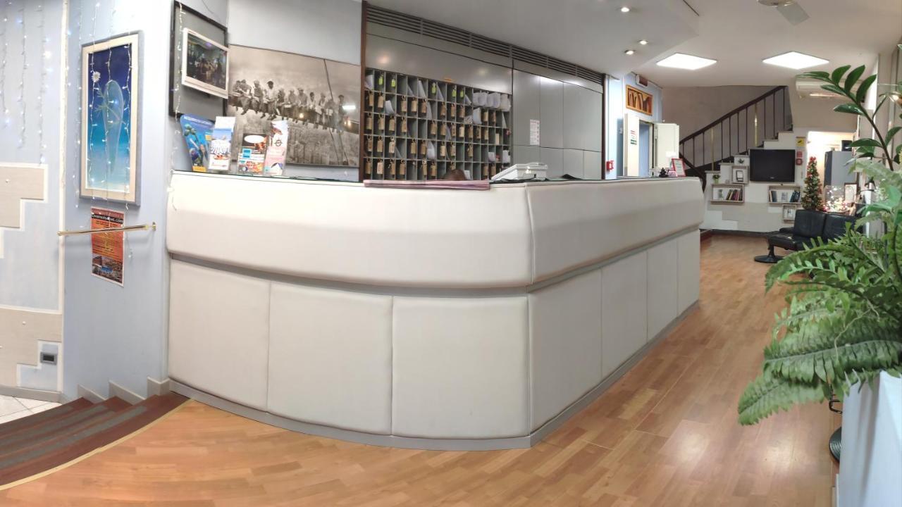 日本停车旅馆酒店 利沃诺 外观 照片